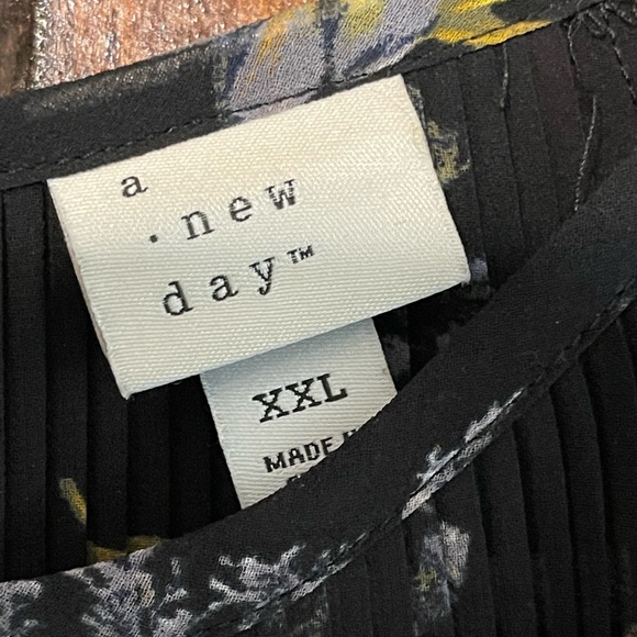 A New Day black floral blouse. XXL. - Picture 2 of 9